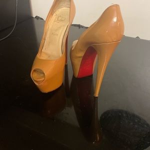 Christian Louboutin Daffodile Patent leather sz 40
